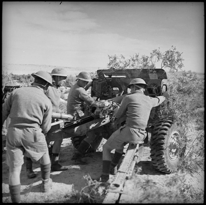 NZ gun crew ready for action, Western Desert