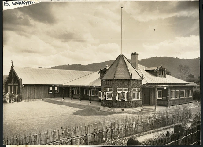 Creator unknown : Photograph of King Koroki's carved house at Ngaruawahia