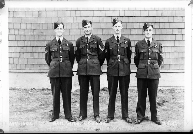 NZ airmen who have completed the Wireless Air Gunners Course in Canada