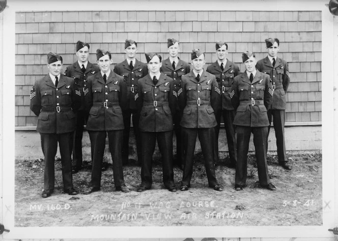 NZ airmen who have completed the Wireless and Air Gunners Course in Canada