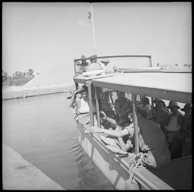 NZ convalescent soldiers set out on a launch picnic, Ismailia