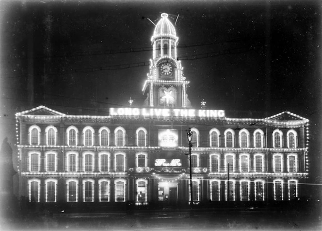 General Post Office in Wellington, illuminated for the coronation of King George V