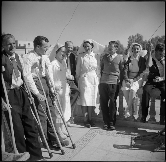 NZ soldiers with nurses at a NZ hospital in Egypt, World War II