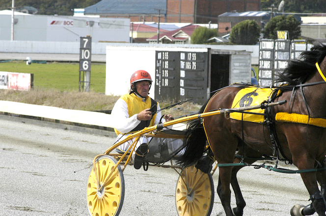 Photographs relating to trotting