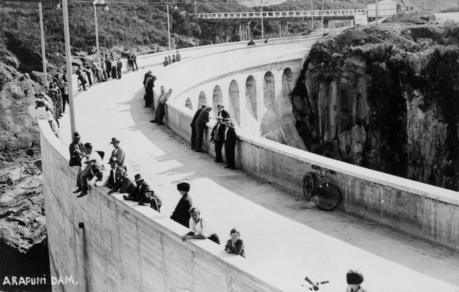 Arapuni dam, emptied to fix a leak