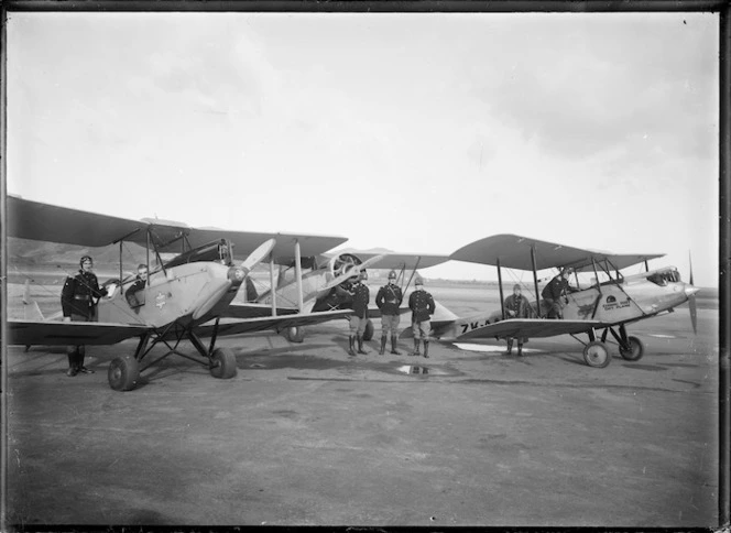 Gipsy Moth, Waco, and Simmonds Spartan aircraft, Rongotai Aerodrome, Wellington