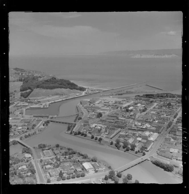 Entrance to Gisborne Harbour, Poverty Bay