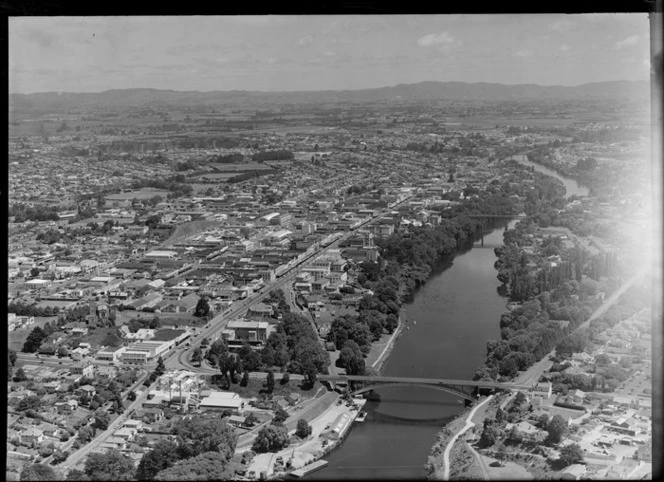 Hamilton, Waikato, showing bridges over Waikato River