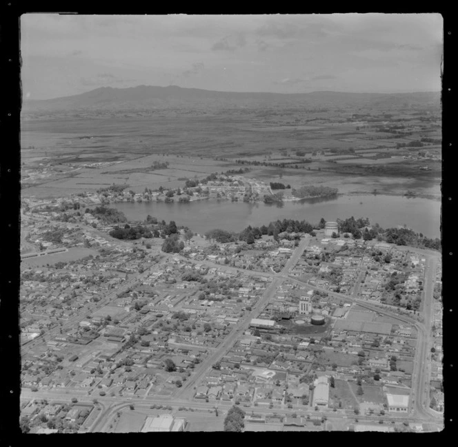 Hamilton City with Clarence Street foreground leading up to Domain Reserve and Lake Rotoroa, Waikato Region