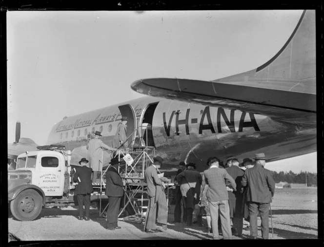 Passengers embarking passenger aircraft Douglas DC-4 Skymaster Amana, ANA (Australian National Airways), tail number VH-ANA