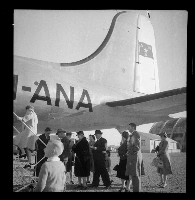 Passengers embarking passenger aircraft Douglas DC-4 Skymaster Amana, ANA (Australian National Airways), tail number VH-ANA