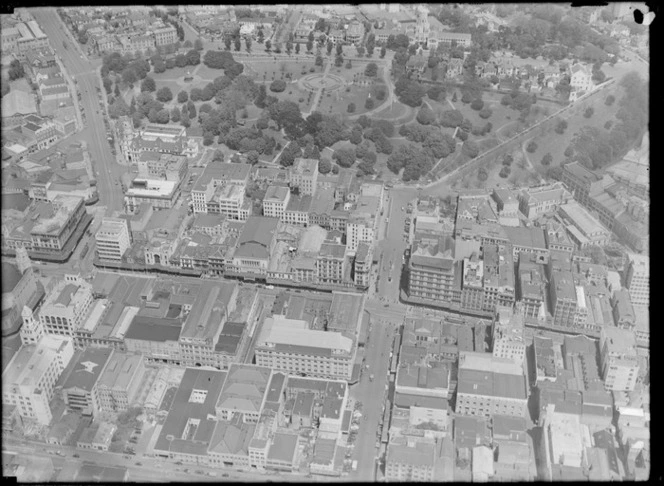 Auckland City, featuring Albert Park, Queen Street and Victoria Street