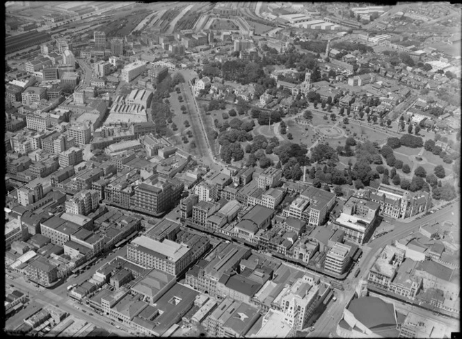 Auckland City, featuring Queen Street, Albert Park, and Victoria Street