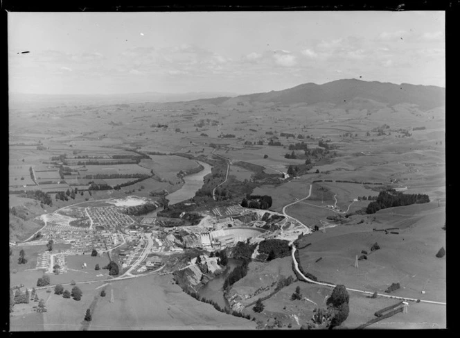 Construction of the Karapiro hydroelectric power station, including the Waikato River, Karapiro, Waikato