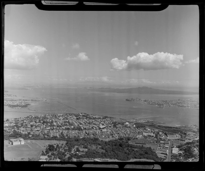 Auckland Domain and Museum in foreground looking to Parnell and Hobson Bay with the Waitemata Harbour entrance beyond, Auckland City