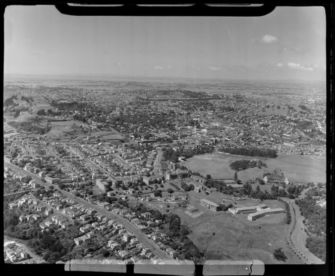Auckland Hospital and Grafton Road in foreground with the Auckland Domain beyond looking to One Tree Hill, Auckland City
