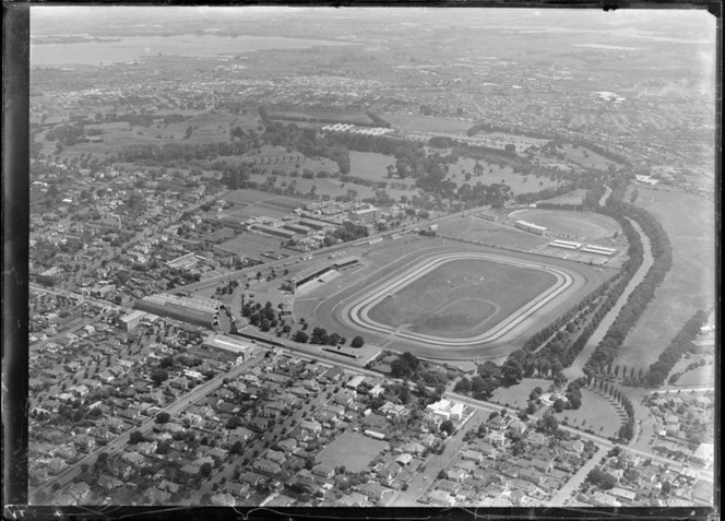 Alexandra Park trotting and show grounds with Manukau Road in foreground, with Greenlane Hospital and One Tree Hill beyond, Epsom, Auckland City