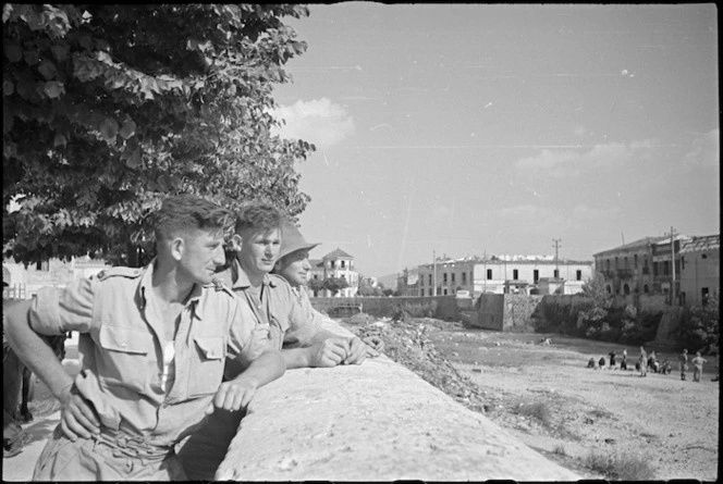 New Zealanders looking across a River from the town of Sora, Italy, World War II - Photograph taken by George Kaye