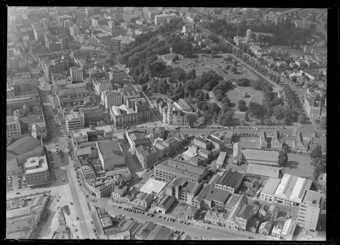 Queen Street, Auckland, showing Auckland Town Hall on the bottom right side, with Albert Park in the background