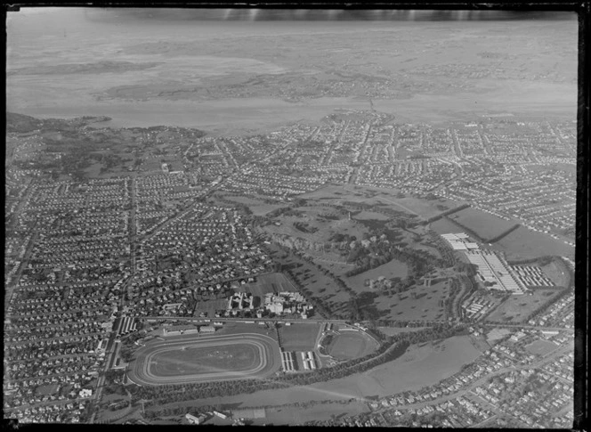 One Tree Hill Borough Council area with Alexandra Park, One Tree Hill Domain and the suburb of Epsom, with the Manukau Harbour beyond, Auckland City