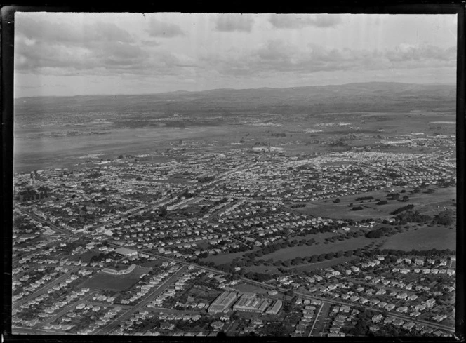 One Tree Hill Borough Council area and the suburb of Royal Oak with Manukau Road in foreground and One Tree Hill Domain, Auckland City