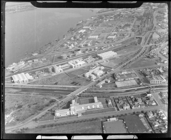 Dunedin, including shipping and unidentified industrial buildings