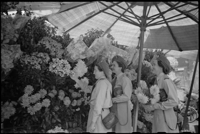 Tuis on leave in Rome buy flowers from stand in Piazza di Spagna, World War II - Photograph taken by George Kaye