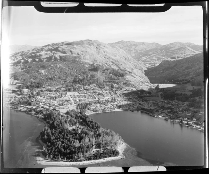 Queenstown, featuring Queenstown Gardens, and Lake Wakatipu, Otago Region