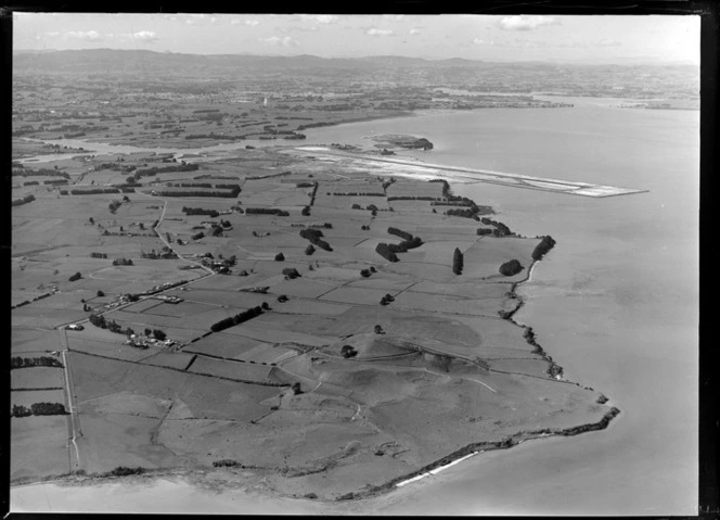 Ellett's Mountain and Mangere Aerodrome, Auckland