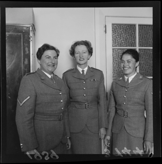 Three unidentified New Zealand Army nurses about to leave for Malaya