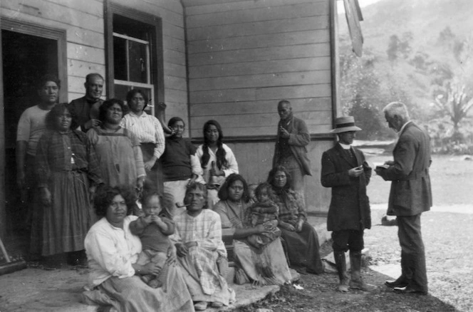 Elsdon Best talking to Father Augustine Venning in front of Maori group at Hiruharama (Jerusalem)