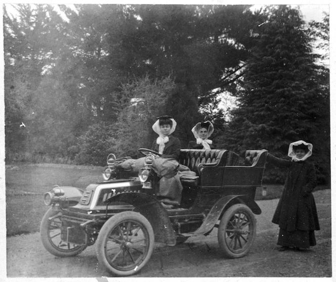 Williams, Morvyn (Mrs) : Women and car at Oruawharo, near Takapau