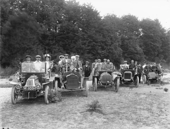 Motorcars, and passengers, during a Wellington Motor Club run to Upper Hutt