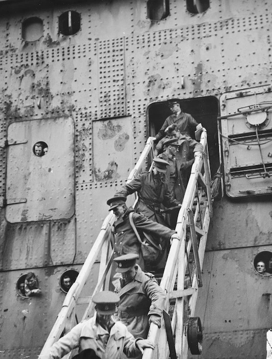 Members of the 2nd NZEF on leave, coming down a gangway, Wellington