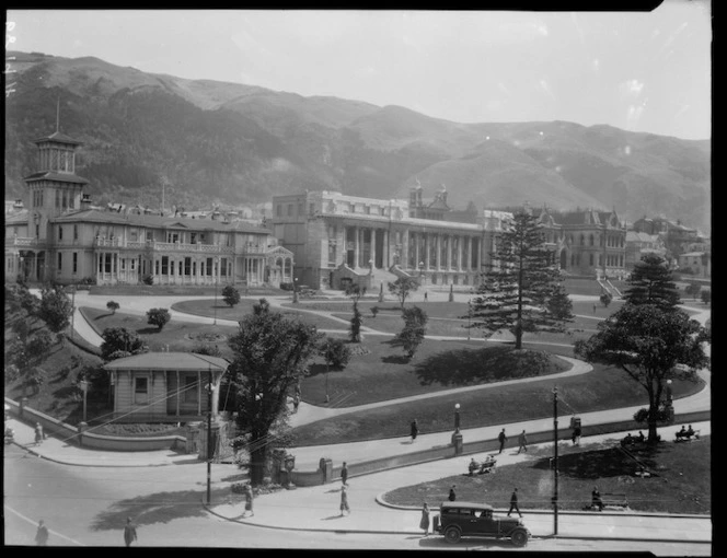 Government House, Parliament and the General Assembly Library with the war memorial site at Quinton's Corner, Wellington