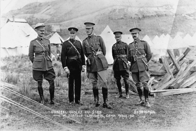 Smith, Sydney Charles 1888-1972 : General Godley with military personnel at the Seatoun Military Camp