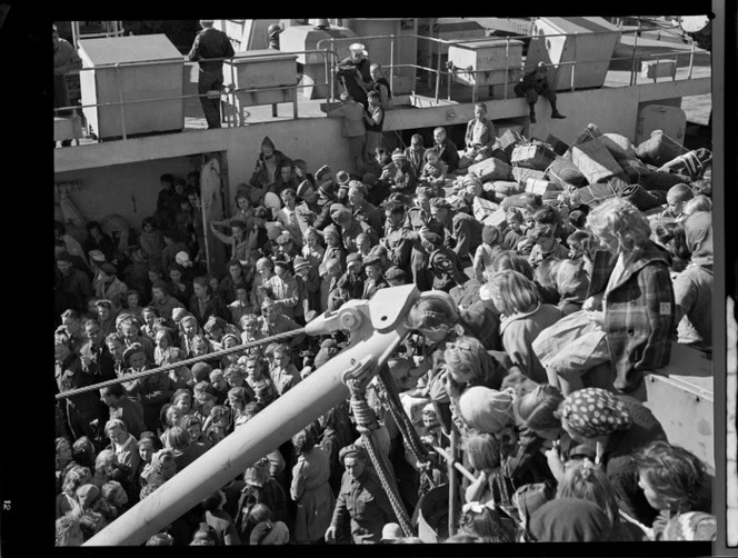 Polish refugees arriving in Wellington on board the General Randall