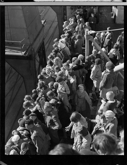 Polish refugees arriving in Wellington on board the General Randall