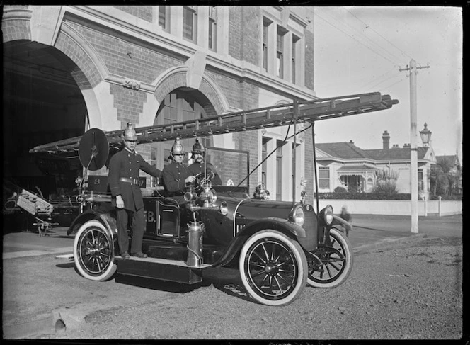 Firemen and a fire engine outside Petone Fire Station