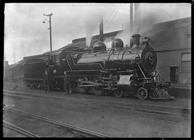 Ub class steam locomotive 328, 4-6-0 type.