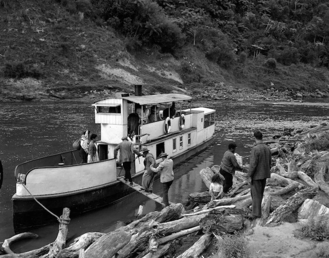 Riverboat and passengers on the Whanganui River