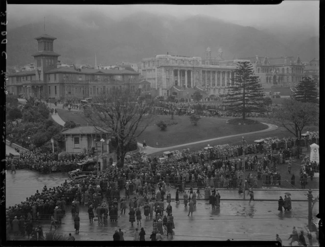 State funeral of Prime Minister William Ferguson Massey, lying in state, crowd outside Parliament building, Wellington