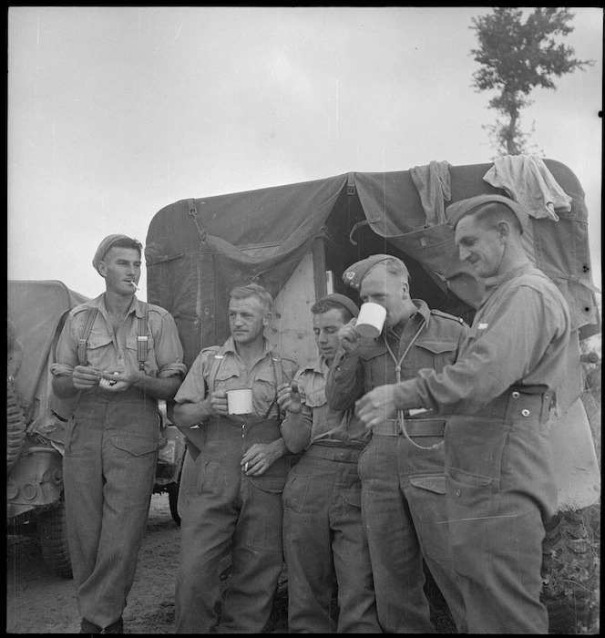 New Zealand soldiers, Sangro River area, Italy, during World War 2