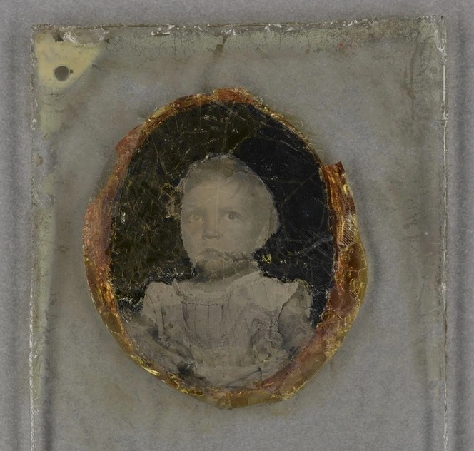Creator unknown :Portrait of an unidentified young child