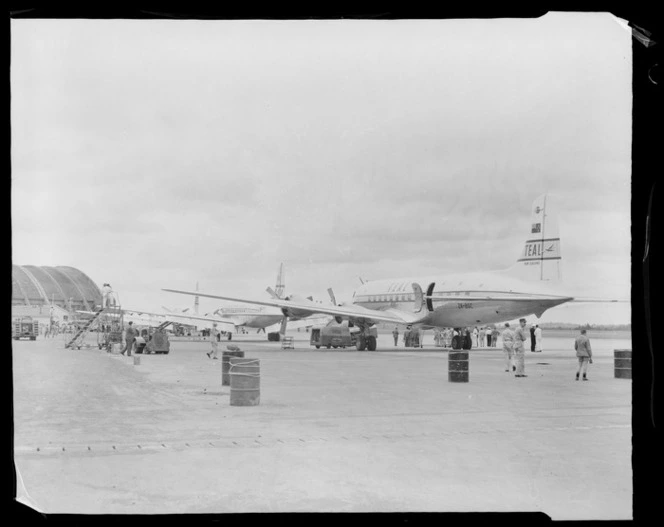 TEAL DC6 during De Havilland Comet visit, Whenuapai, Auckland Region