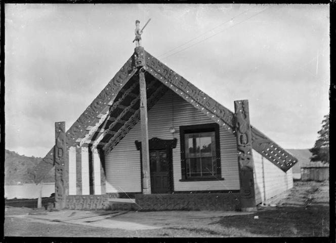 Te Takinga meeting house at Te Takinga Marae, Mourea, Lake Rotorua.