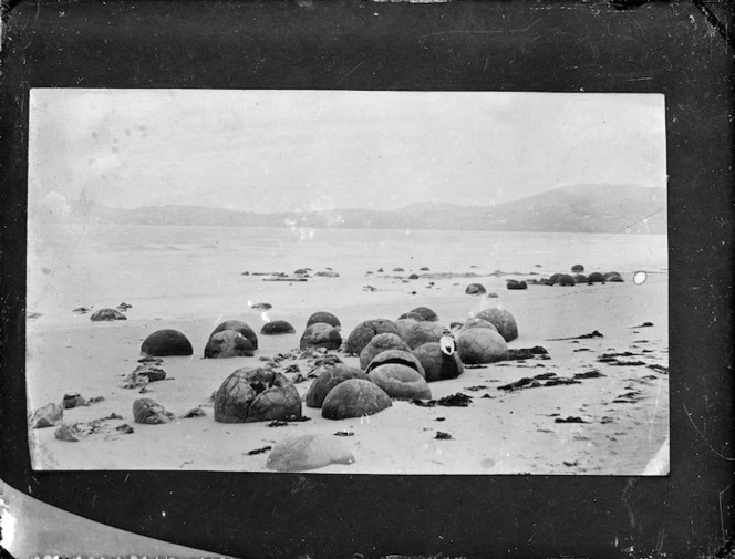 Moeraki boulders