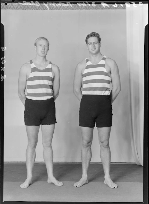 Unidentified members of Star Rowing Club, Wellington