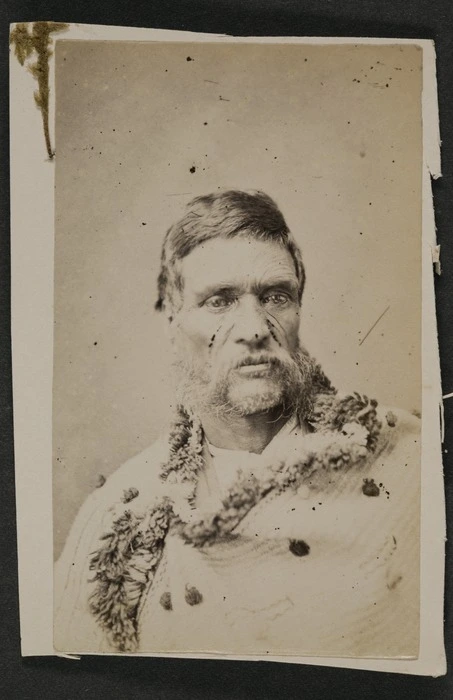 Photographer unknown :Portrait of unidentified Maori man