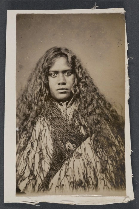 Photographer unknown :Portrait of unidentified Maori woman